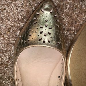 Steve Madden gold flat